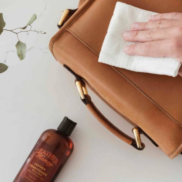 how to clean leather handbag